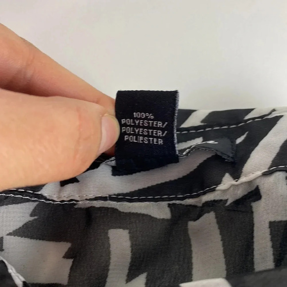 3/$15 Chevron black white geometric high neck sleeveless twist back top sz med - Picture 4 of 9